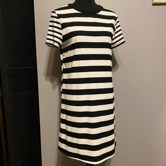 SO Dress - Picture 1 of 5